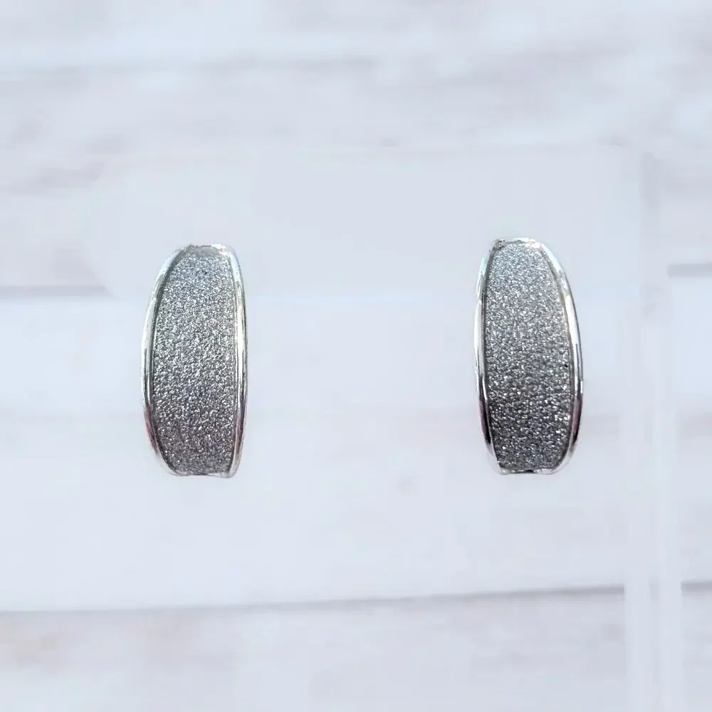 Other curved glittery